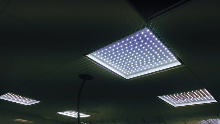 엣지방식 과 직하방식 의 주방 LED 면조명 슬림 평판조명