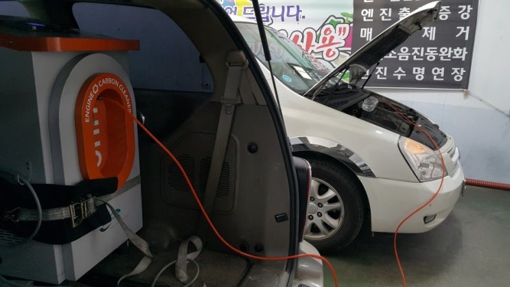  자동차 그랜드카니발, 새차 엔진으로 성능을 복원 시키기위한 수소클리닝 물병 동영상 및 작업사진.