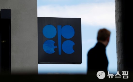 국제유가, 미 재고 감소 속 OPEC 대기하며 혼조