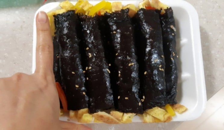  세종 아름동 선비꼬마김밥 ) 꼬마김밥이 맛있는 아름동분식집 , 와사비간장 찍어 먹음 핵꿀맛