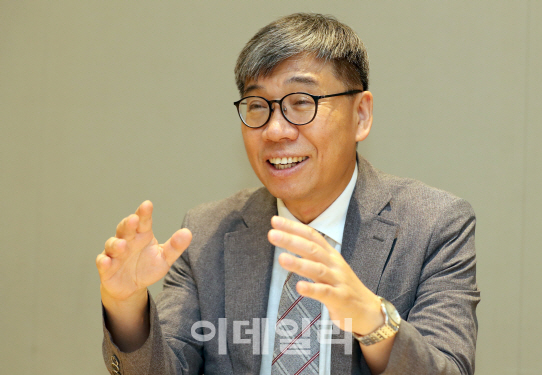 "원전·석탄세 올리되 국민부담 유류세 내리자" - 조영탁 전력거래소 이사장 "원전·석탄세 올리되 국민부담 유류세 내리자" - 조영탁 전력거래소 이사장