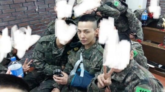  지드래곤 군병원 특혜입원, 일반장병들의 어머니와 곰신 그리고 누이들은 어떤 마음이겠는가? 