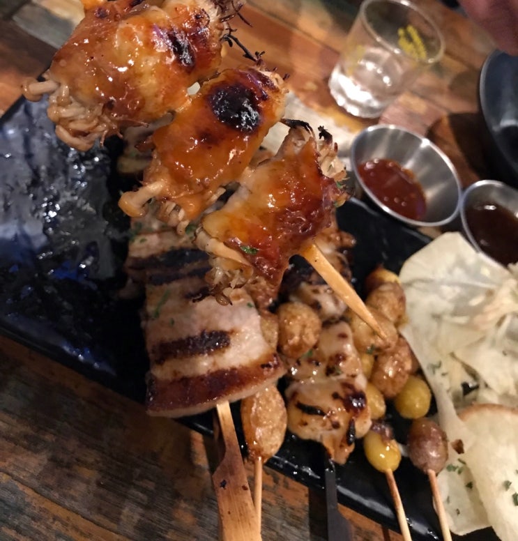  오랜만에 숯불에 구워지는 꼬치구이를 먹었어요~!!