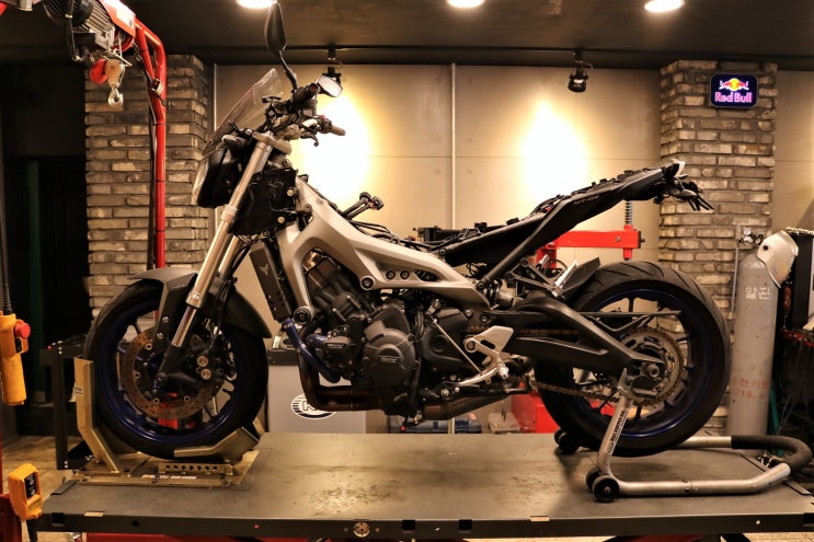  2014년식 야마하 MT-09 작업중...