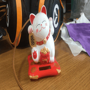 일본 오사카 면세점 장난감 - 손흔드는 고양이 인형