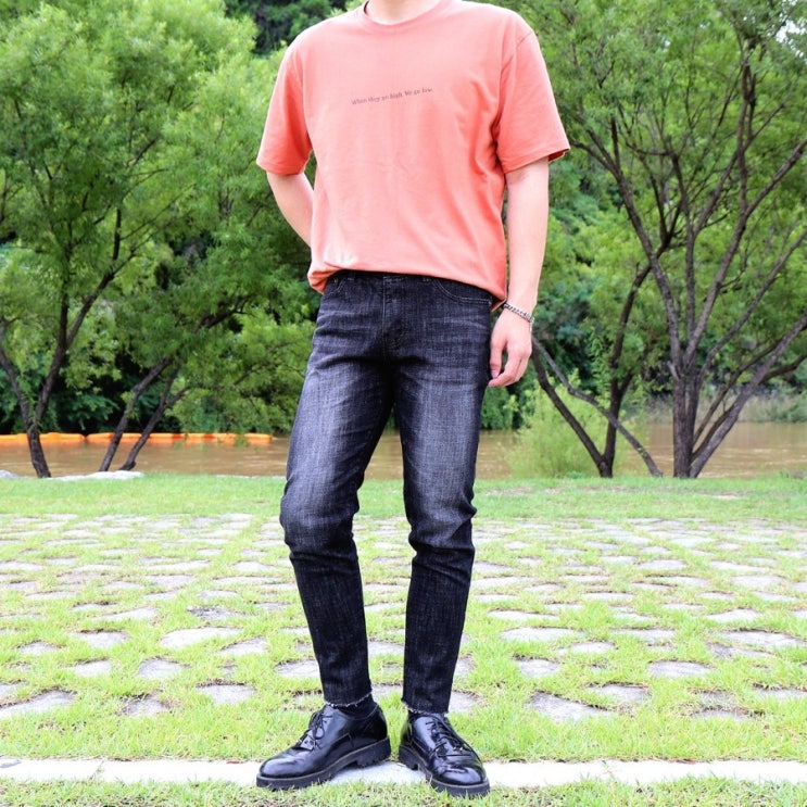  남자 컷팅진 블랙진 코디 에이글로우 쫀쫀하니 편하네