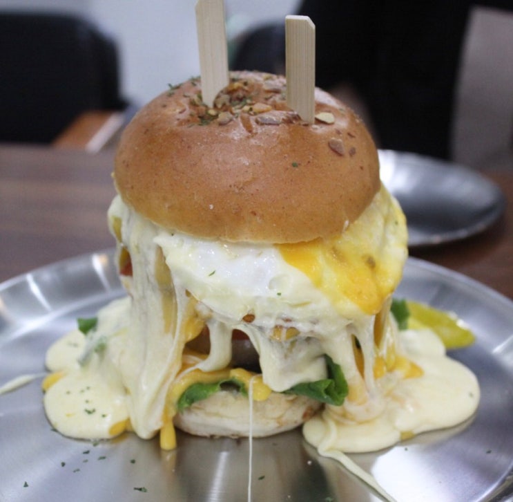  상무맛집 / 치즈폭포 수제버거가 있는 아메리칸 존슨 !!!