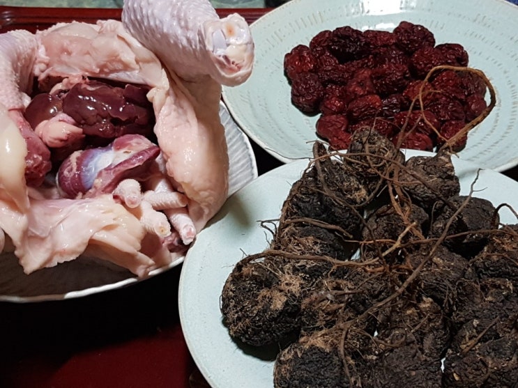 블랙마카가 토종닭과 보은대추를 만났을때 블랙마카가 토종닭과 보은대추를 만났을때