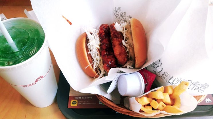 오늘의 런치 <모스버거 명동점 와가마마 버거> 오늘의 런치 <모스버거 명동점 와가마마 버거>
