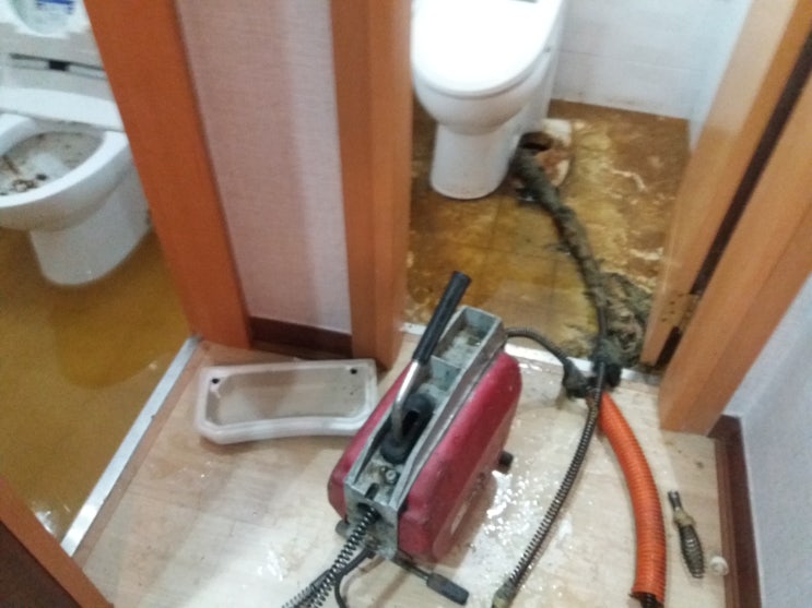  막힌 변기 뚫는법 전문업체에서 솔직하게 알려드려요.