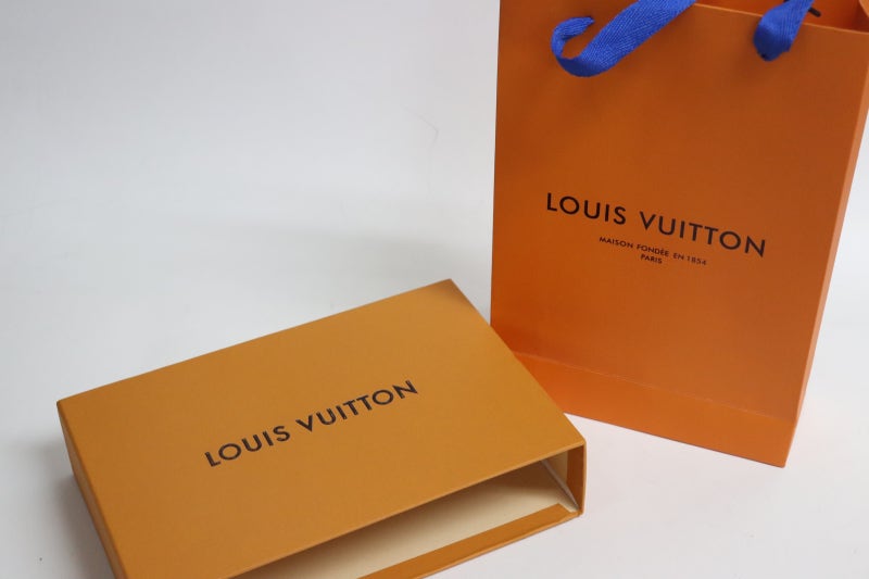 ceylaksesuar - Louis Vuitton Çelik Bileklikler❤️ Profildeki Linkten Kredi  Kartı İle Güvenli Sipariş Verebilirsiniz 🛍 Hijyen Sebebiyle İade ve  Değişim Yoktur Keyifli Alışverişler