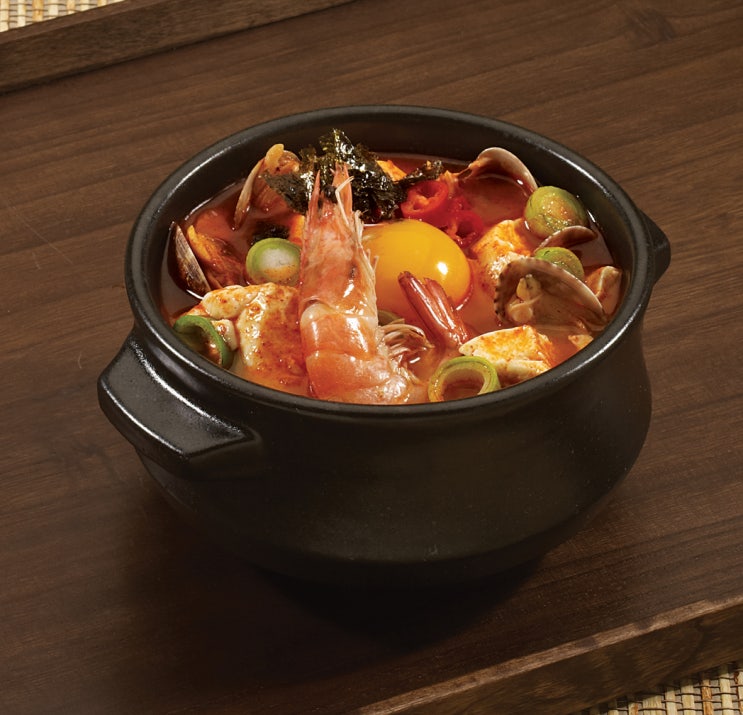 해물순두부 놀부보쌈 점심메뉴로 있네요!