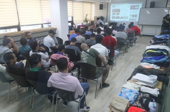  난민 관련기사 - "난민신청자 3년 뒤 12만명 예상"…예멘 커뮤니티서 한국 떠올라/ 쏟아지는 난민 신청…`난민 인정·인도적 체류` 6% 그쳐/ 점점 커지는 난민 반대 목소리…청원 64만 돌파·2차 집회도 예고