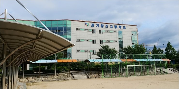  경기창조고등학교 합창단 무대 계단 납품왔습니다.