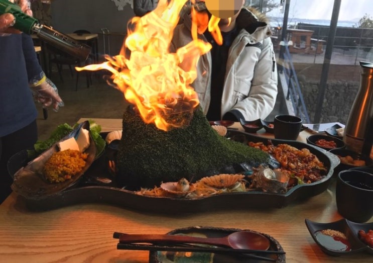  성산일출봉에 불이났다?! 특이한 삼합 맛집 붉은제주