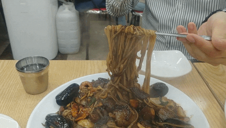  부산진구 서면시장 근처에 위치한 범태옛날손짜장을 털어봤습니다.