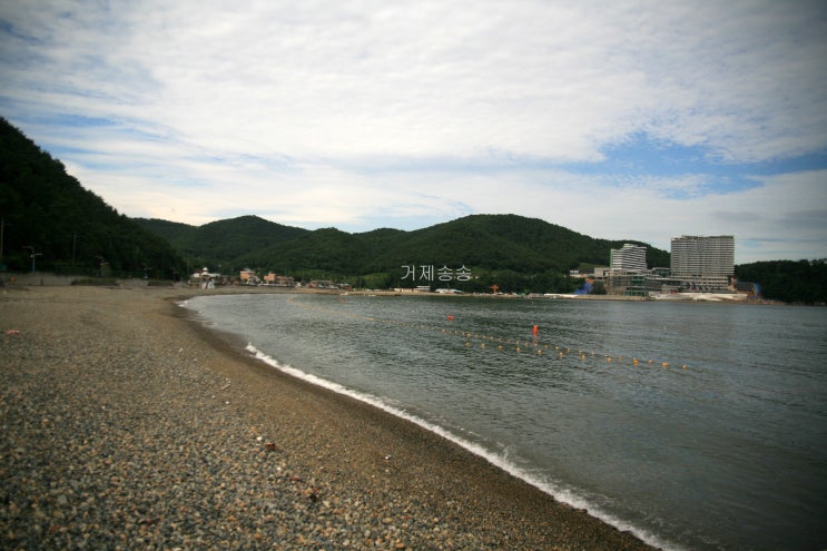 거제 농소 몽돌해수욕장 - 거제송송