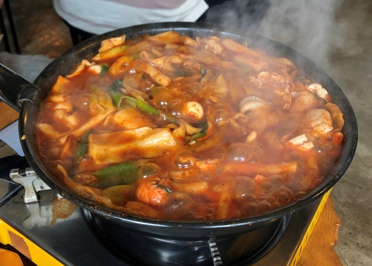 제주 협재맛집 해물떡볶이 '한치 앞도 모를 바다'