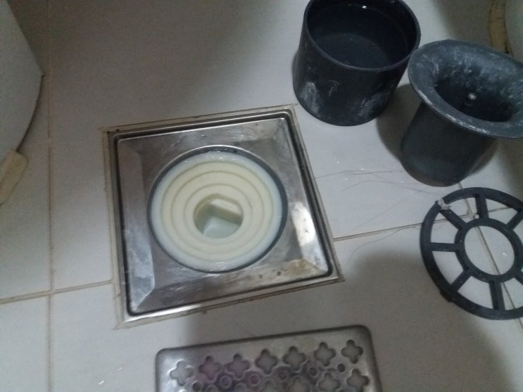  하수구 트랩 설치하면 화장실 냄새 차단될까요?