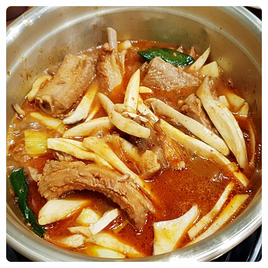  왕십리 엔터식스 두꺼비식당 양푼 갈비 맛있다.