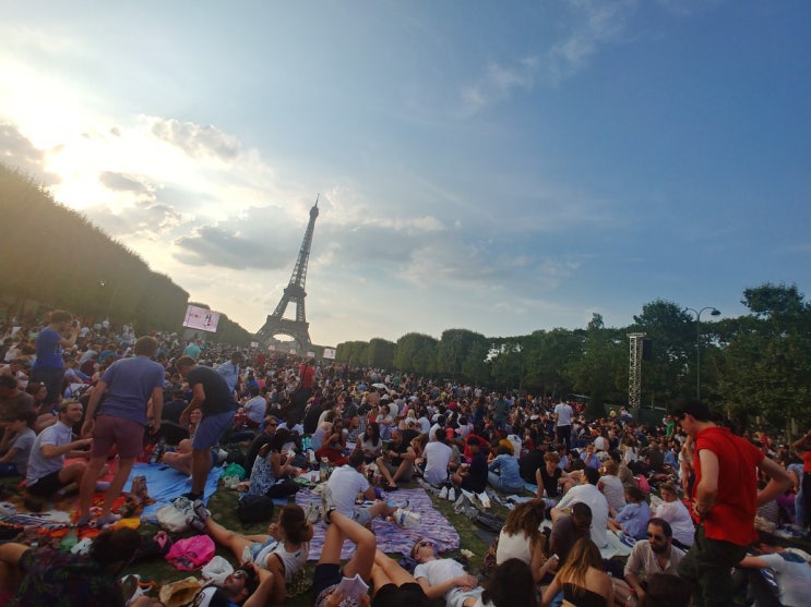 파리 현지 소식, 7월 14일 혁명기념일, 에펠탑 불꽃축제