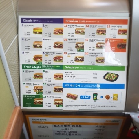  동생 키아나 계약 한다음에 롯데 아울렛 갔다가 왔어요.