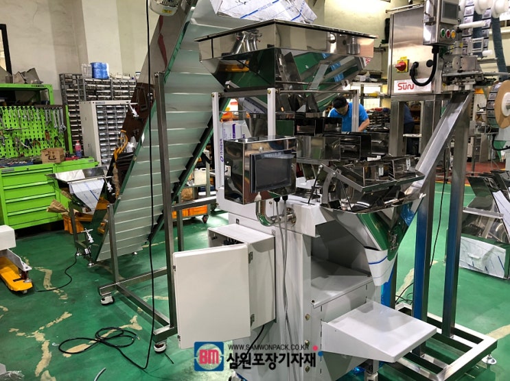  자동계량기, 공급컨베어, 탈산소제투입기 제작현장