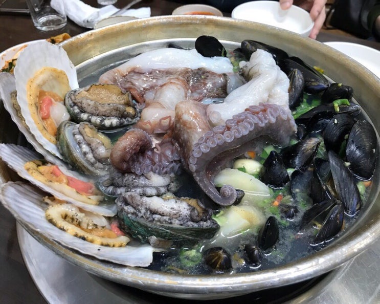 해천탕 여름철 보양식 삼계탕보다 원기회복 되는 을지로입구 맛집 [문어본가] 가마솥 더위, 초복 중복 말복에는 문어랑 삼계탕이랑!