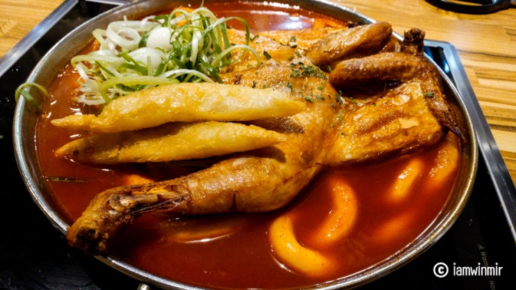 안양역 맛집, 치킨 한 마리가 통째로 들어간 떡볶이 "청년다방" 안양역 맛집, 치킨 한 마리가 통째로 들어간 떡볶이 "청년다방"