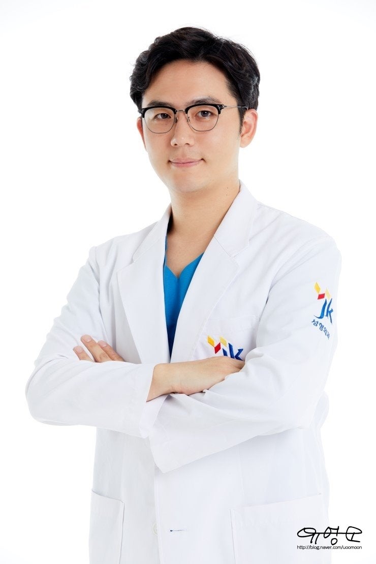 Dr. Yoo Young-moon
