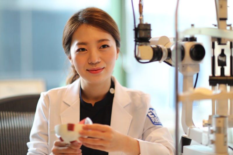 렌즈삽입술 후 염색해도 되나요? -아이리움안과 박시윤원장-