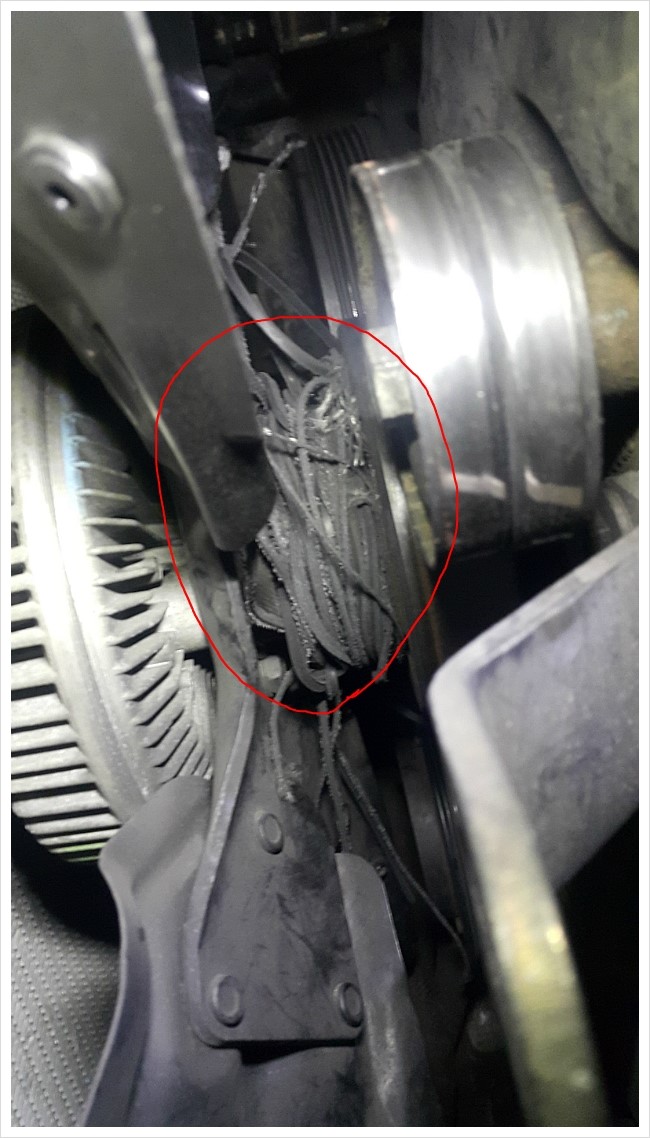  지프 체로키 운전중 핸들이 안돌아가는 고장으로 견인