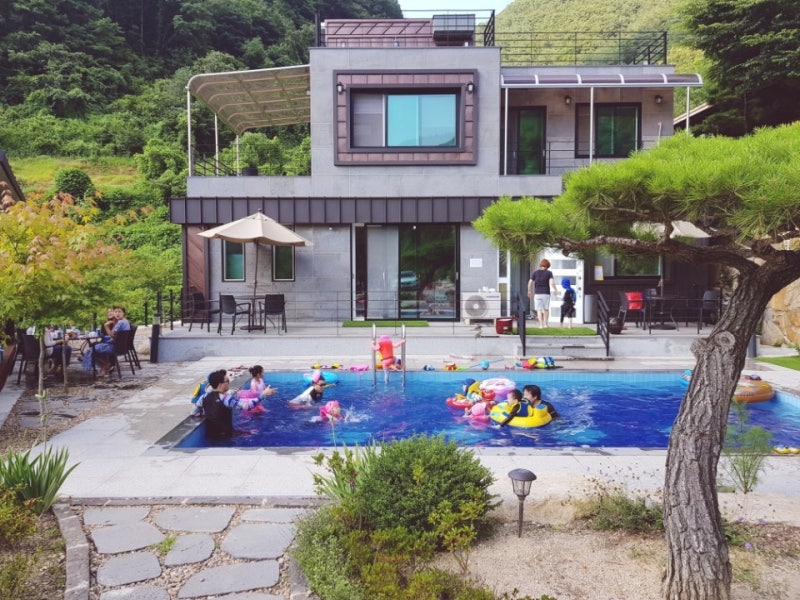 밀양단독채 풀빌라 경남가족펜션 수영장이 있는 곳