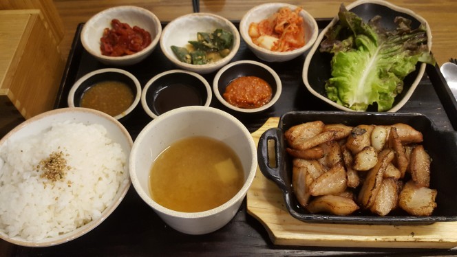  경대 북문 육식소반 