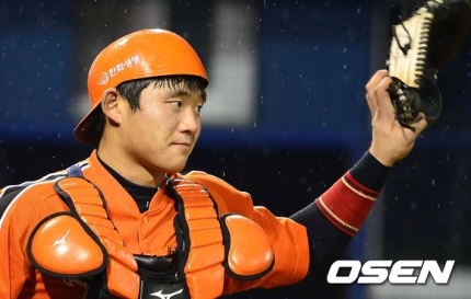 전 한화 이글스 포수 엄태용, 미성년자 상대 성범죄로 구속 전 한화 이글스 포수 엄태용, 미성년자 상대 성범죄로 구속