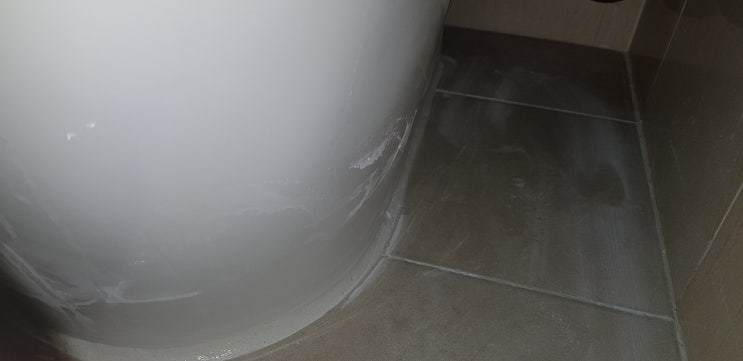 성남누수 중원구 여수동 센트럴타운 아파트 아랫집 화장실 벽에 곰팡이가 피었다면 어떻게 누수를 잡아야 할까?