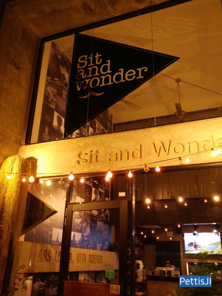 [방콕 통로 맛집] 'sit and wonder' local food