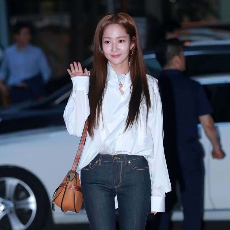 김비서가 왜그럴까 종방연, 박민영 화이트셔츠/청바지 스키니진/크로스백 가방 패션 모두 로....