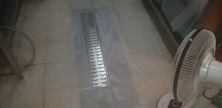  분당누수 파크뷰 상가 식당에서 옆으로 물이 새어 나올 때 어떻게 해결해야 할까? 부분 방수공사 포함