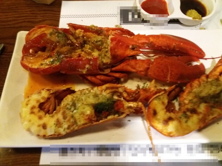  어른들에게는 랍스타 무한리필보다 돼지국밥이 더 좋아요.
