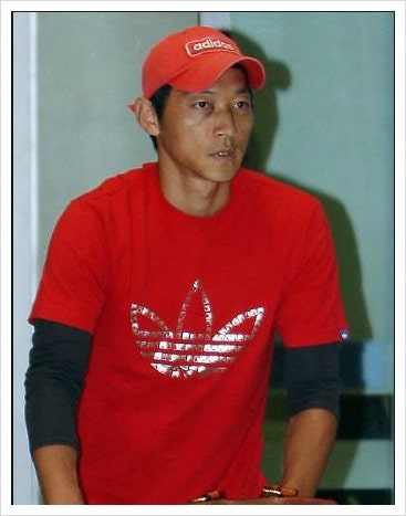 핫이슈가 되었던 김남일 신혼여행 귀국사진 : 네이버 블로그 핫이슈가 되었던 김남일 신혼여행 귀국사진 : 네이버 블로그