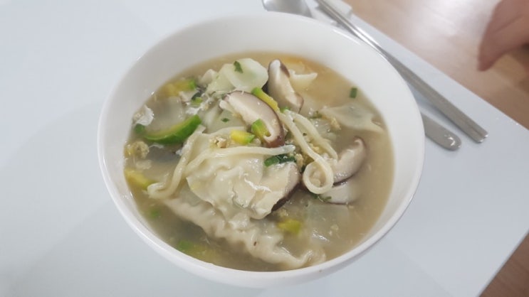  간단 만두 칼국수 만드는 법