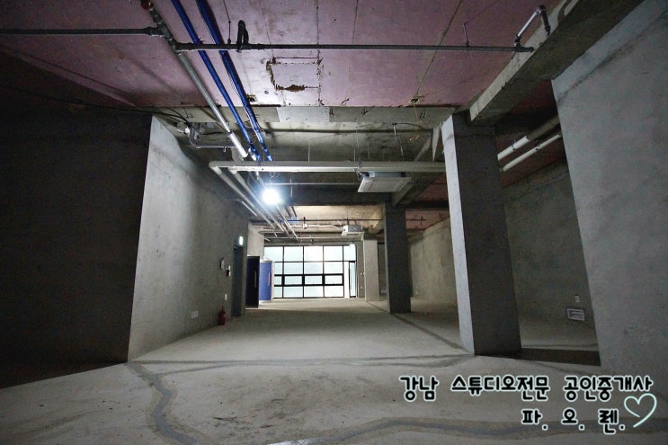  2,3호선 더블 역세권 신축 지하임대 - 월 300만, 신축첫입주, 시스템냉난방기, 주차 가능, 실평 50평대의 저렴한 임대료, 엘리베이터 운행
