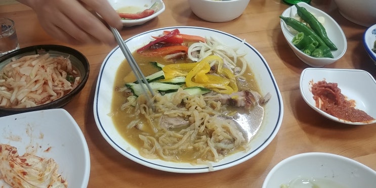  부산해운대 평안도족발부터 빌리진까지 털어봤습니다.