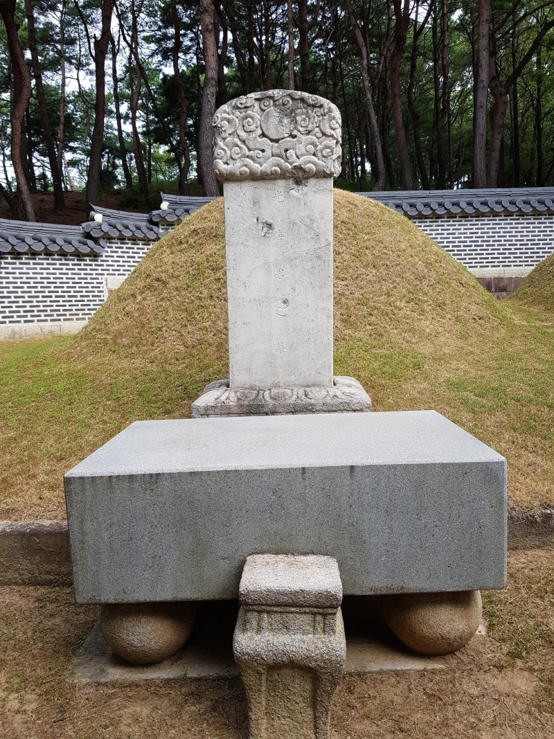 Jhansi Red 화강암 묘비 공급업체 – 대담하고 지속 가능한 선택, image size:800x1067