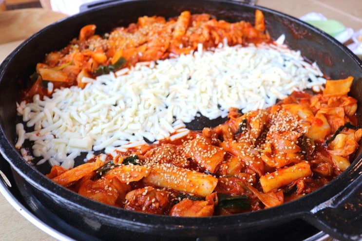  안면도 닭갈비 맛집 치즈가 쫙~~~홍춘천 치즈닭갈비 안면도점