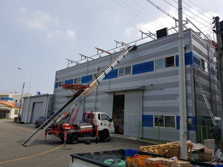  경산사다리차 대구 경북 자인 1톤장비 공장/주택 태양광발전 35kw 구조물 및 모듈설치