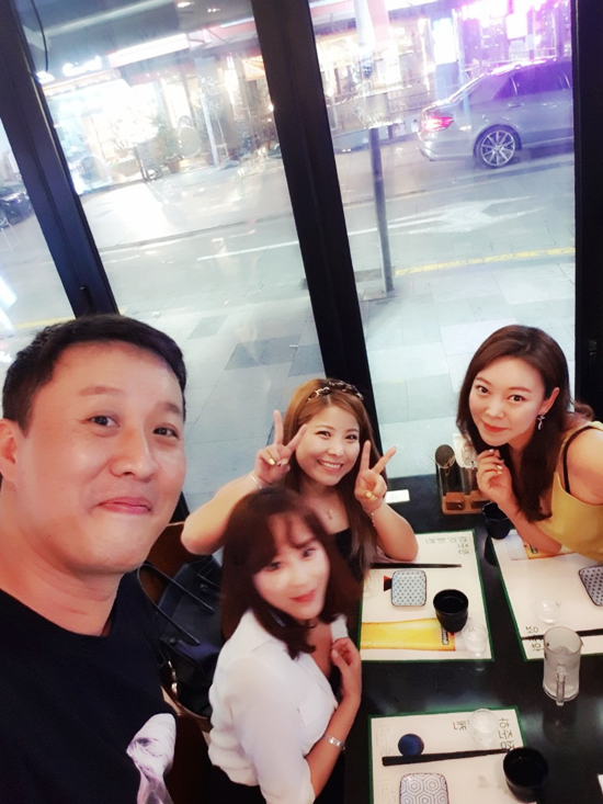  빵빵 터지는 정준하가게::마법갈비,요술꼬치:: 준하오빠가 직접 구워주는 꼬치요리::압구정술집::압구정로데오맛집