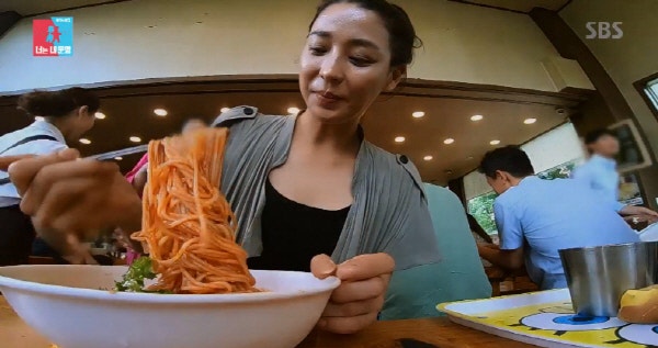 한고은 국수집~~ 제가 예전에 포스팅 했던 비빔국수집이랍니다. 인덕원역에 있답니다^^