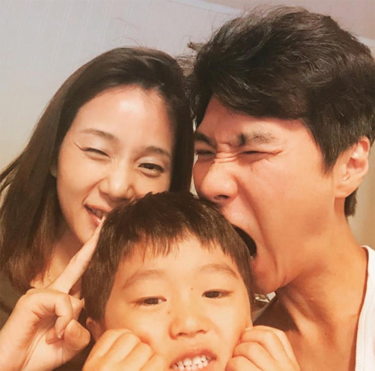 고지용, 부인 <b>허양임</b>-아들 <b>승재</b>와 단란한 한 때…‘꿀 떨어지는 가....